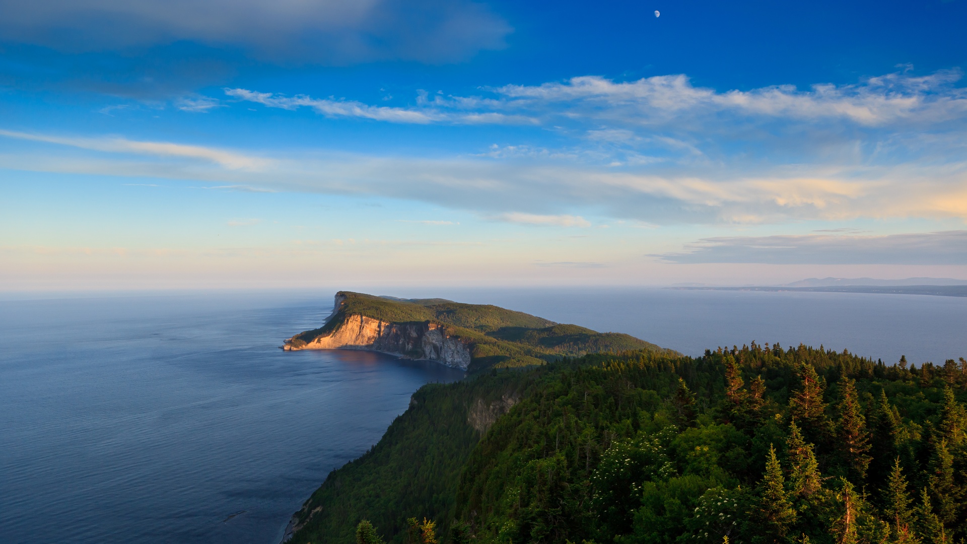 https://mdw-travel-data-us-east-1.s3.amazonaws.com/img/country/Canada/Forillon-National-Park/img_03.jpg
