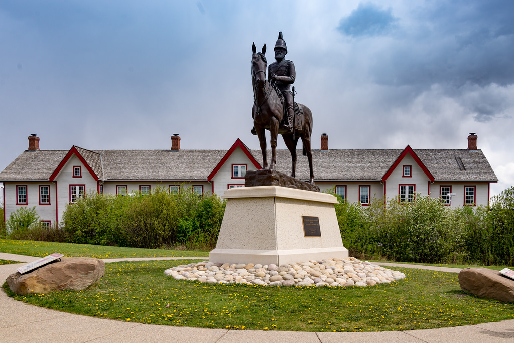 https://mdw-travel-data-us-east-1.s3.amazonaws.com/img/country/Canada/Fort-Calgary/img_00.jpg