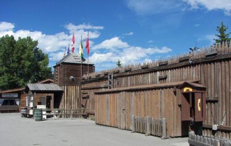 https://mdw-travel-data-us-east-1.s3.amazonaws.com/img/country/Canada/Fort-Calgary/img_02.jpg