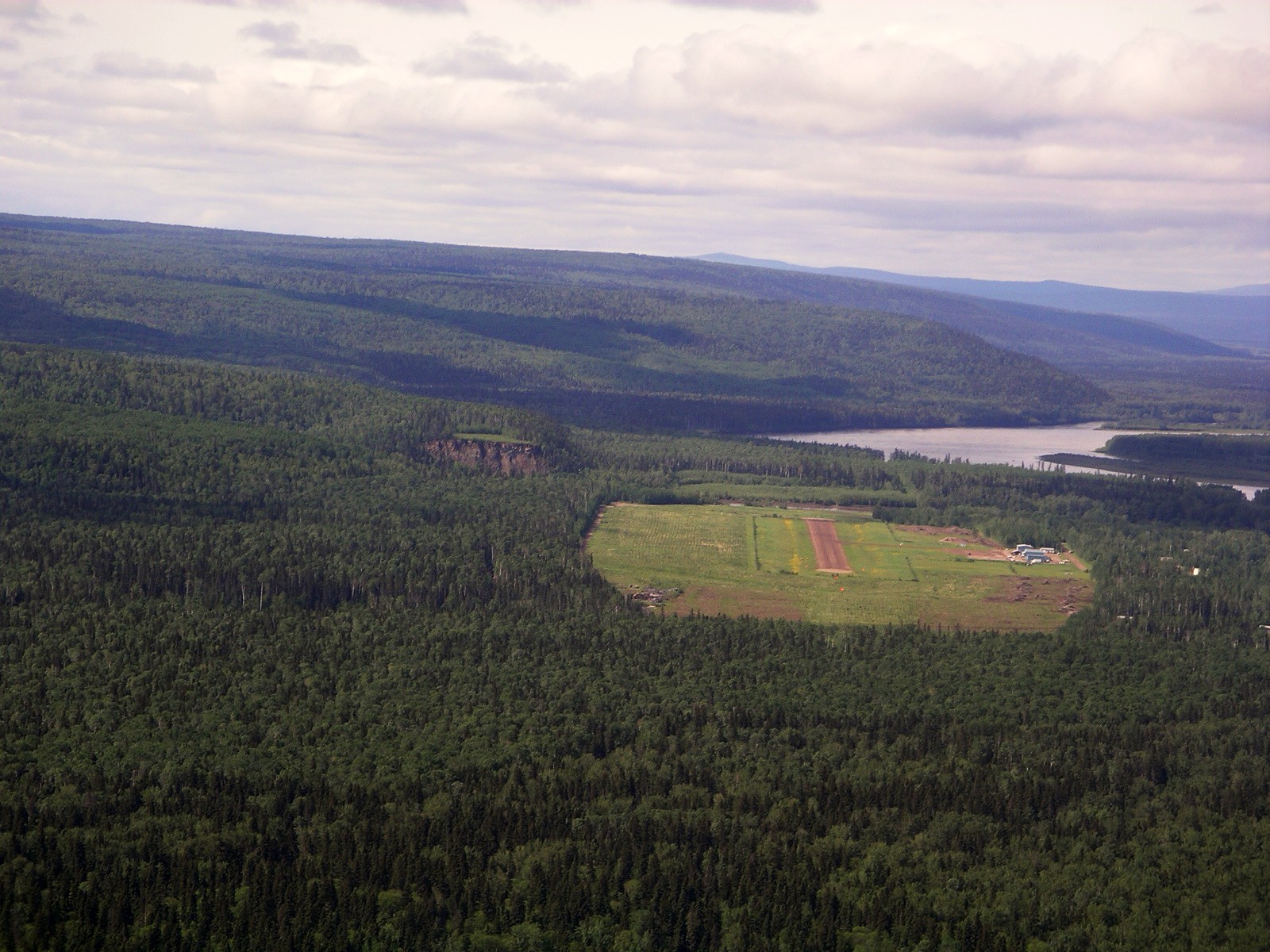 https://mdw-travel-data-us-east-1.s3.amazonaws.com/img/country/Canada/Fort-Liard/img_03.jpg