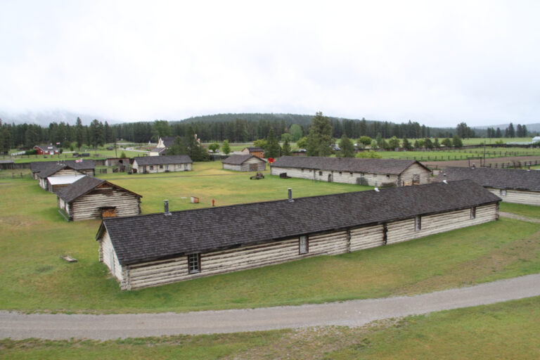 https://mdw-travel-data-us-east-1.s3.amazonaws.com/img/country/Canada/Fort-Steele-Heritage-Town/img_02.jpg
