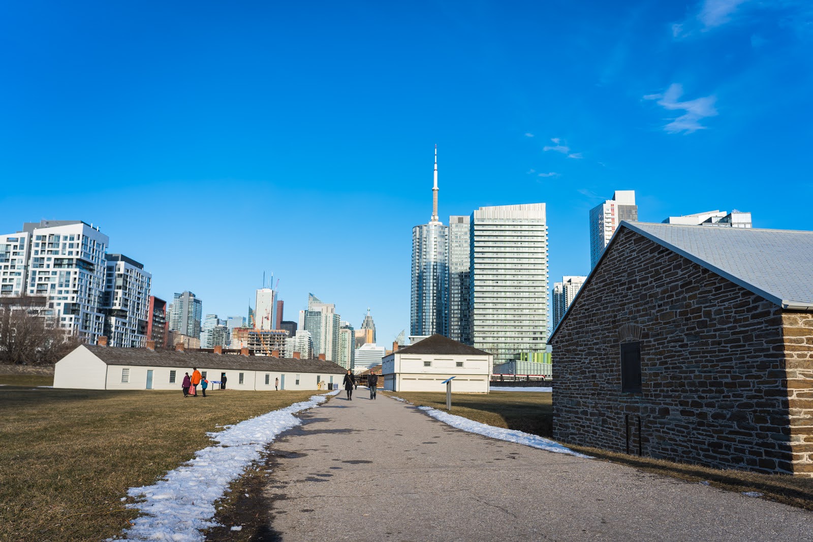 https://mdw-travel-data-us-east-1.s3.amazonaws.com/img/country/Canada/Fort-York-National-Historic-Site/img_01.jpg