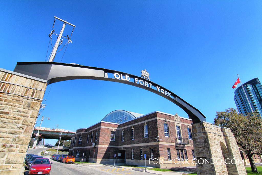 https://mdw-travel-data-us-east-1.s3.amazonaws.com/img/country/Canada/Fort-York-National-Historic-Site/img_02.jpg