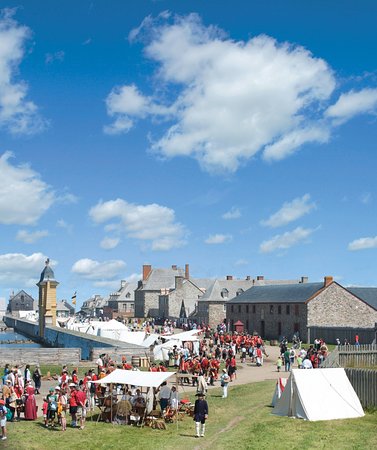 https://mdw-travel-data-us-east-1.s3.amazonaws.com/img/country/Canada/Fortress-of-Louisbourg-National-Historic-Site/img_03.jpg