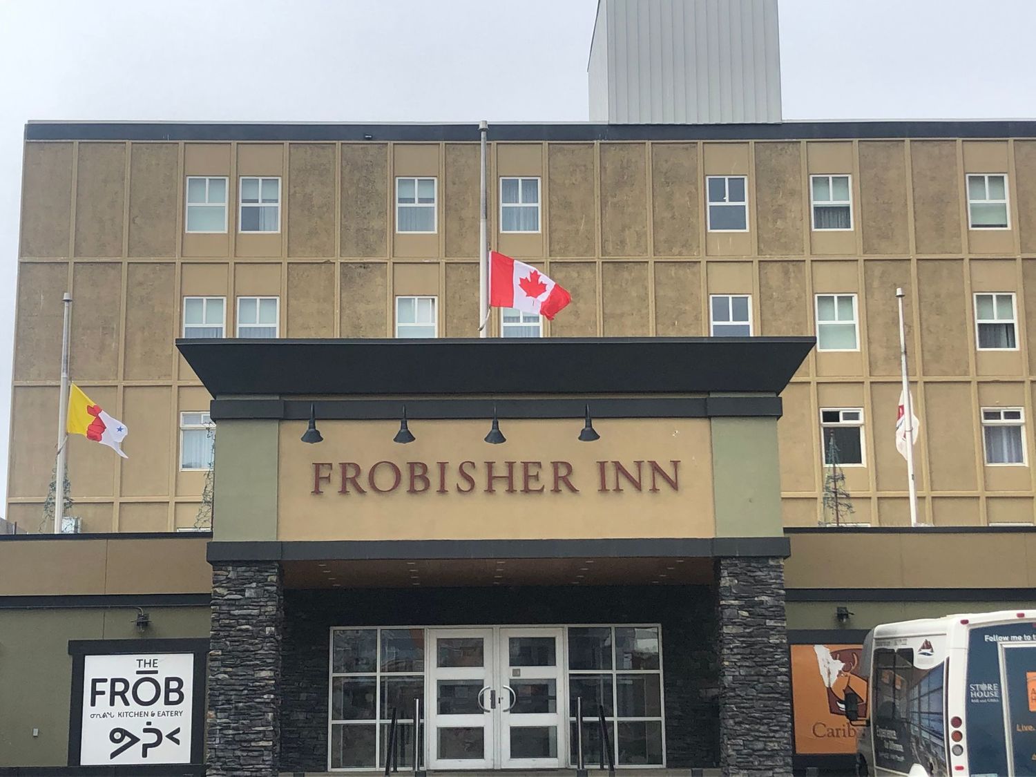 https://mdw-travel-data-us-east-1.s3.amazonaws.com/img/country/Canada/Frobisher-Inn/img_03.jpg