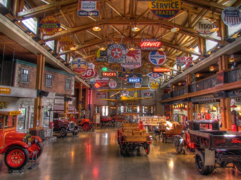 https://mdw-travel-data-us-east-1.s3.amazonaws.com/img/country/Canada/Gasoline-Alley-Museum/img_03.jpg