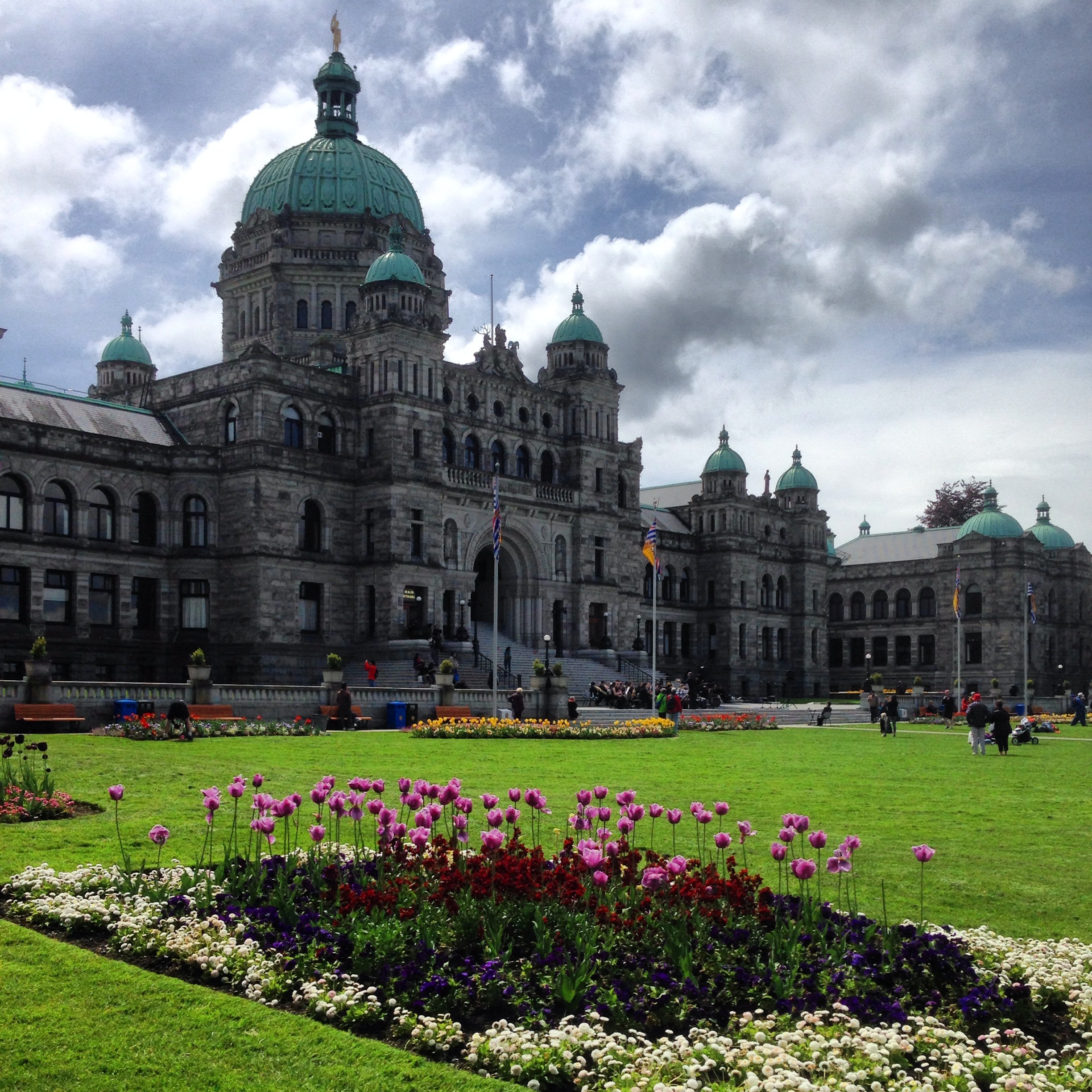 https://mdw-travel-data-us-east-1.s3.amazonaws.com/img/country/Canada/Government-House/img_03.jpg