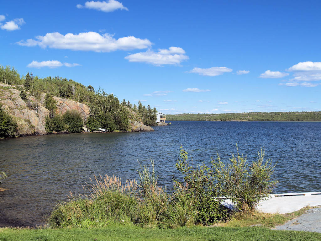 https://mdw-travel-data-us-east-1.s3.amazonaws.com/img/country/Canada/Great-Slave-Lake/img_03.jpg