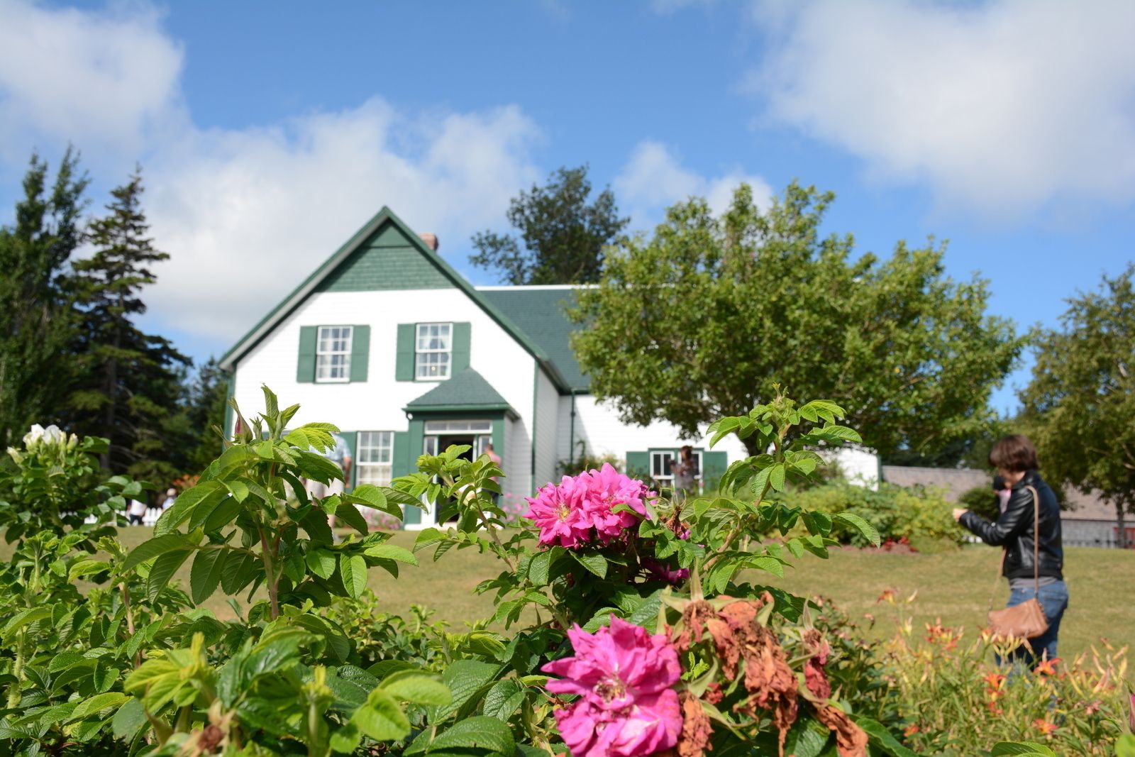 https://mdw-travel-data-us-east-1.s3.amazonaws.com/img/country/Canada/Green-Gables-Heritage-Place/img_01.jpg