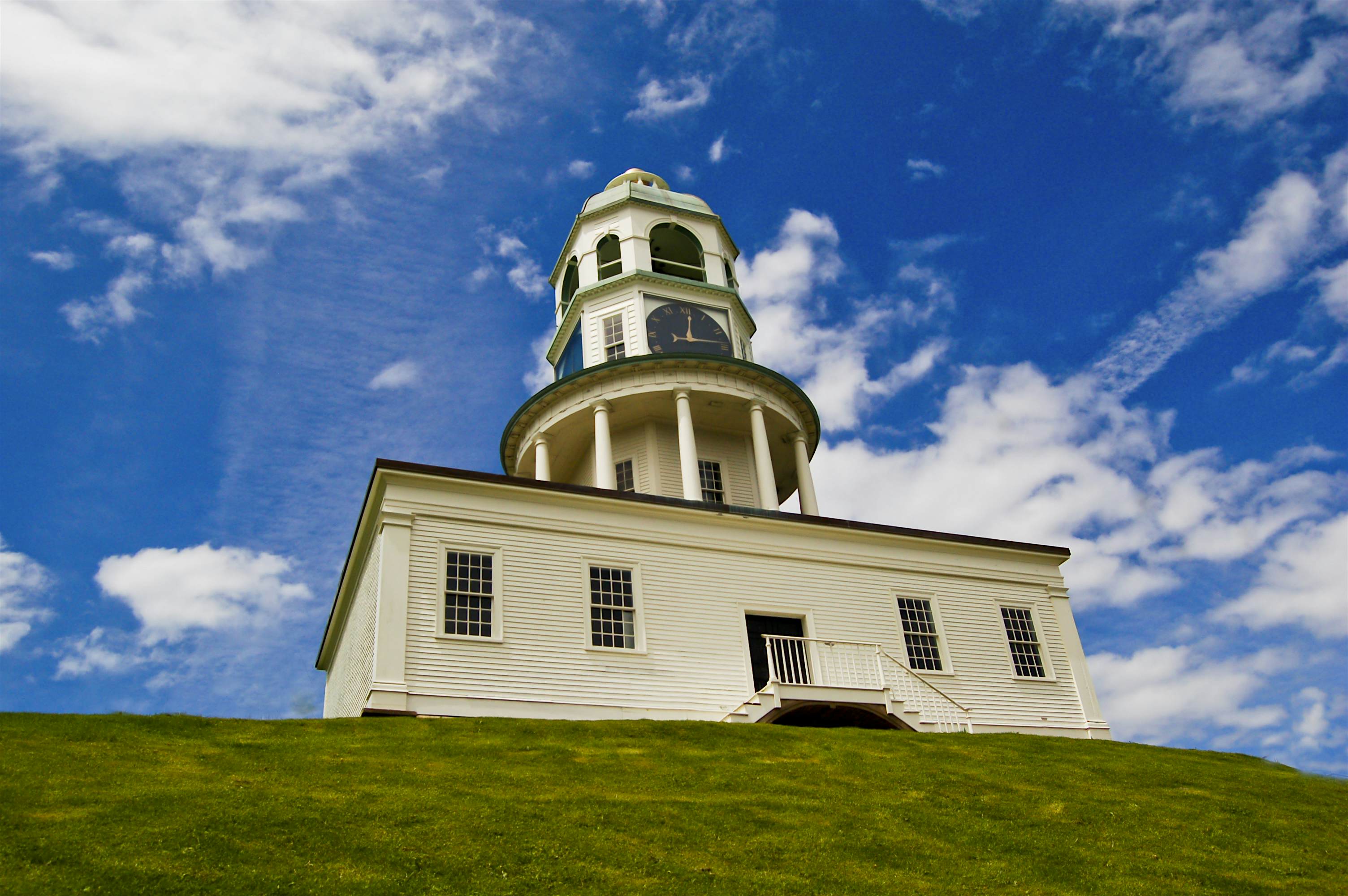 https://mdw-travel-data-us-east-1.s3.amazonaws.com/img/country/Canada/Halifax-Citadel-National-Historic-Site/img_03.jpg