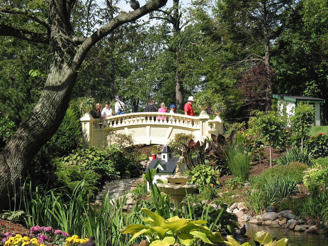 https://mdw-travel-data-us-east-1.s3.amazonaws.com/img/country/Canada/Halifax-Public-Gardens/img_02.jpg