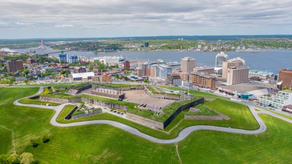 https://mdw-travel-data-us-east-1.s3.amazonaws.com/img/country/Canada/Halifax-Public-Gardens/img_03.jpg