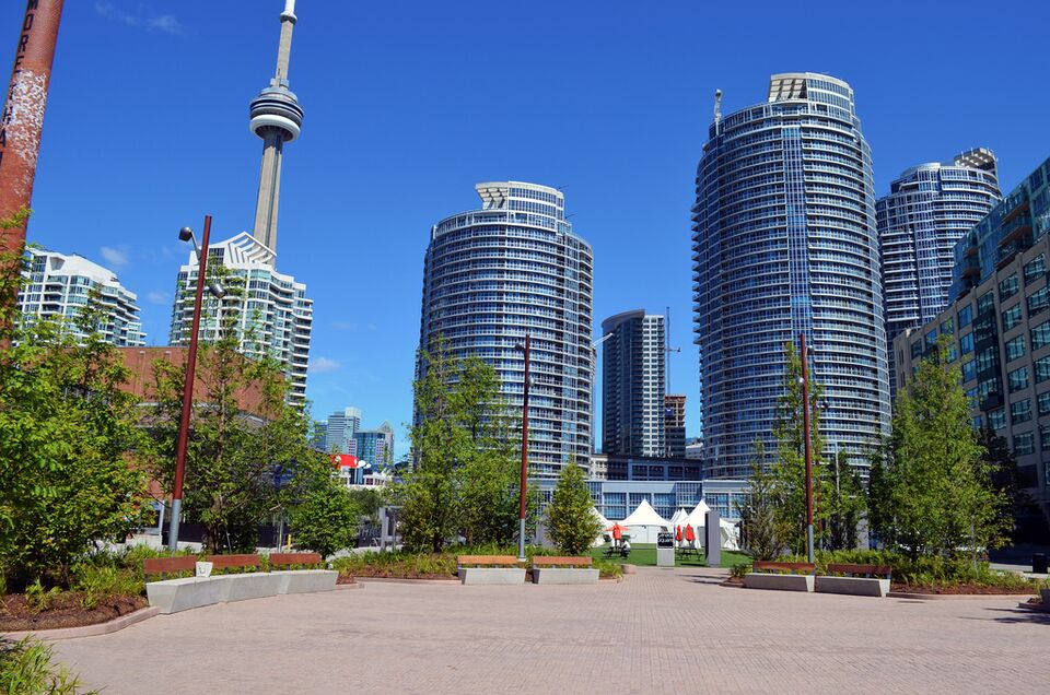 https://mdw-travel-data-us-east-1.s3.amazonaws.com/img/country/Canada/Harbourfront-Centre/img_01.jpg
