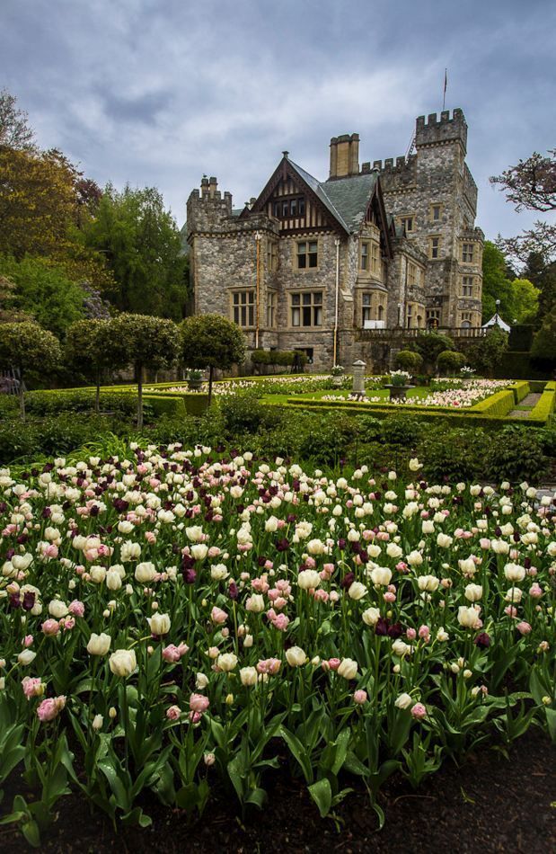 https://mdw-travel-data-us-east-1.s3.amazonaws.com/img/country/Canada/Hatley-Castle/img_01.jpg