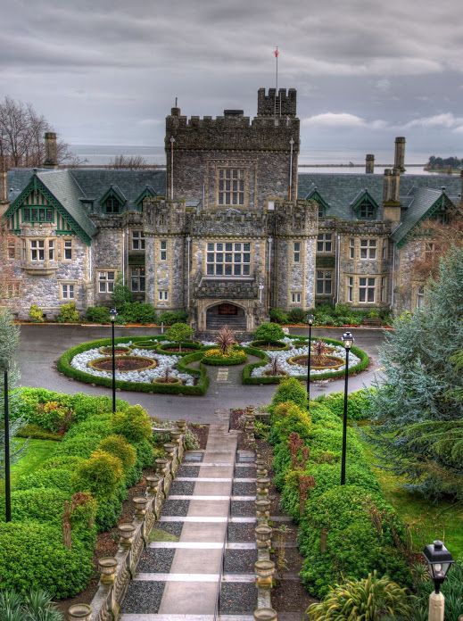 https://mdw-travel-data-us-east-1.s3.amazonaws.com/img/country/Canada/Hatley-Castle/img_03.jpg