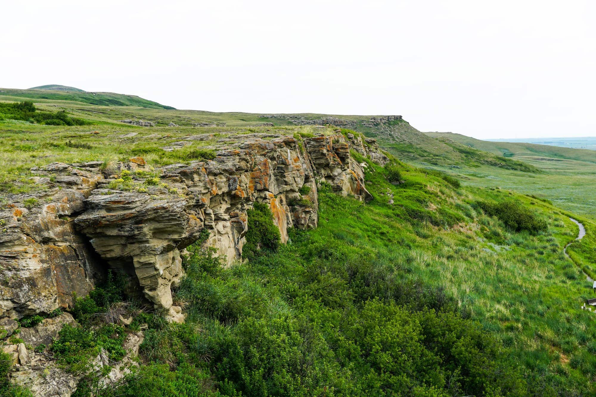 https://mdw-travel-data-us-east-1.s3.amazonaws.com/img/country/Canada/Head-Smashed-In-Buffalo-Jump/img_00.jpg