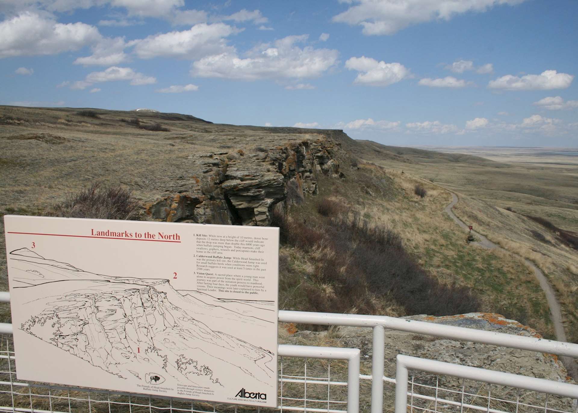 https://mdw-travel-data-us-east-1.s3.amazonaws.com/img/country/Canada/Head-Smashed-In-Buffalo-Jump/img_01.jpg