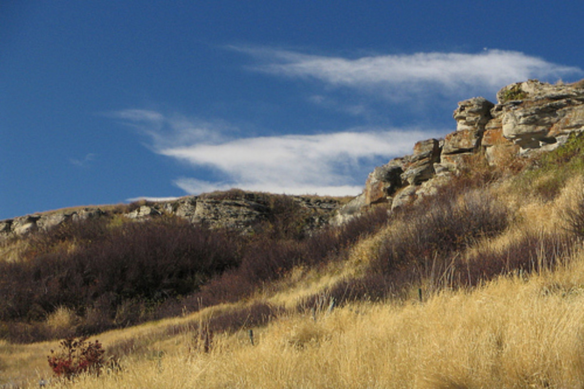 https://mdw-travel-data-us-east-1.s3.amazonaws.com/img/country/Canada/Head-Smashed-In-Buffalo-Jump/img_03.jpg