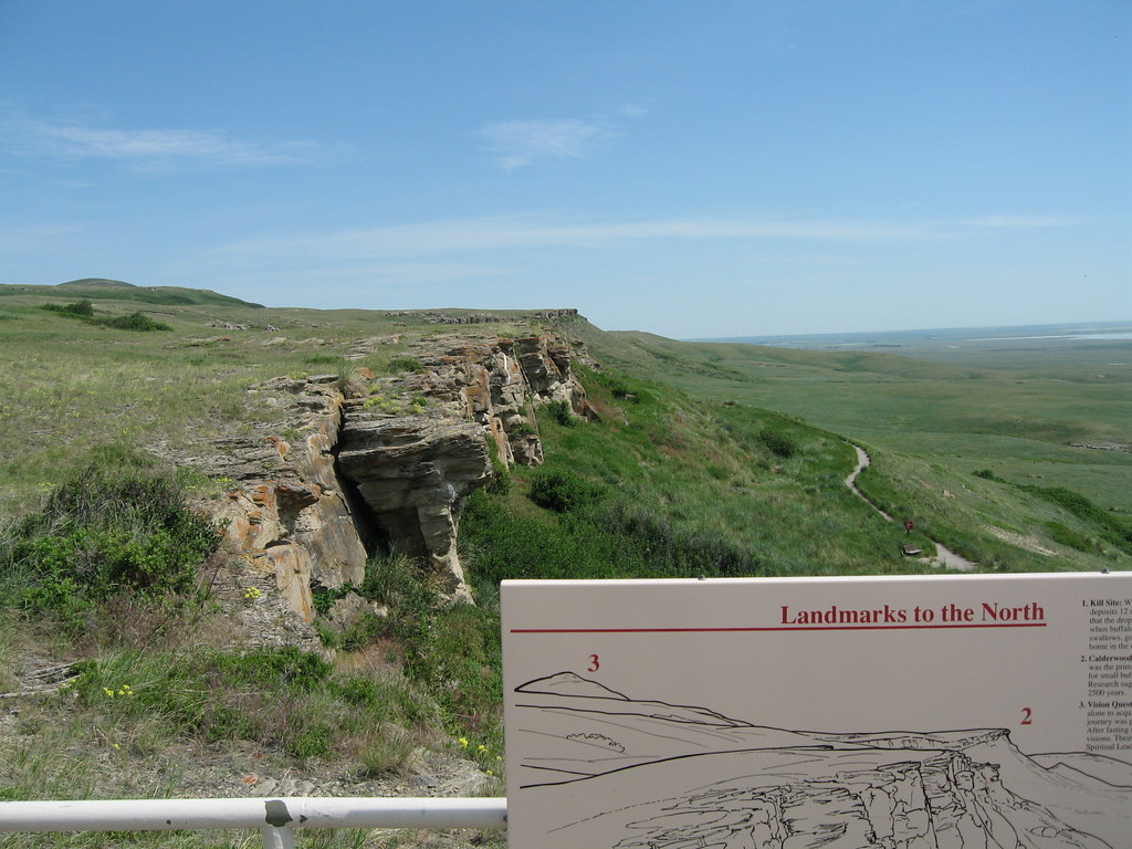 https://mdw-travel-data-us-east-1.s3.amazonaws.com/img/country/Canada/Head-Smashed-In-Buffalo-Jump/img_04.jpg