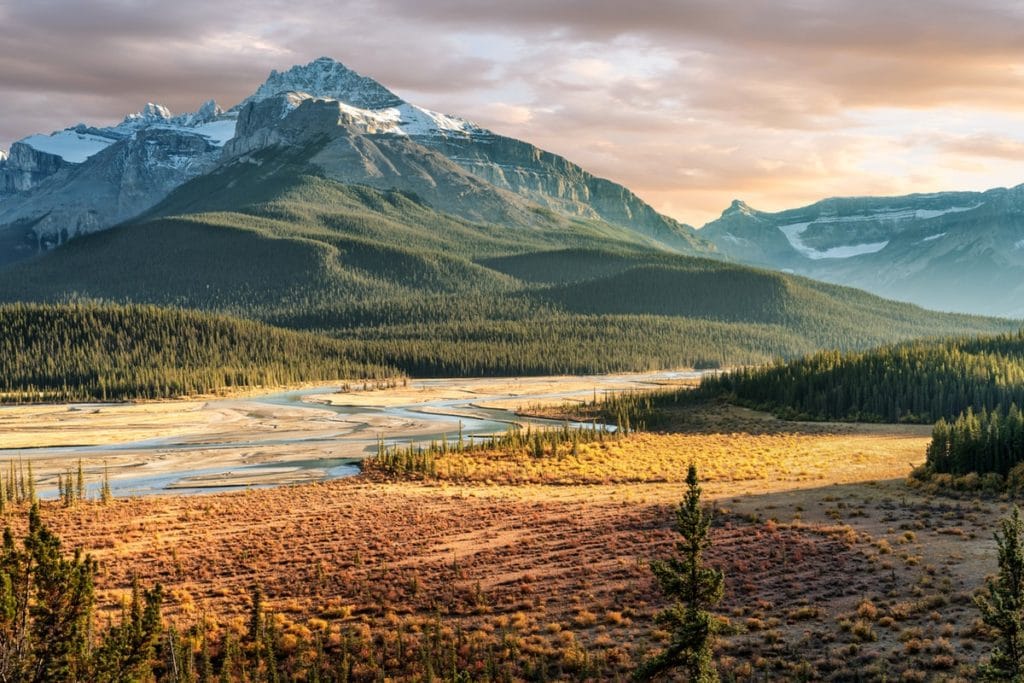 https://mdw-travel-data-us-east-1.s3.amazonaws.com/img/country/Canada/Headwaters-of-the-North-Saskatchewan-River/img_04.jpg