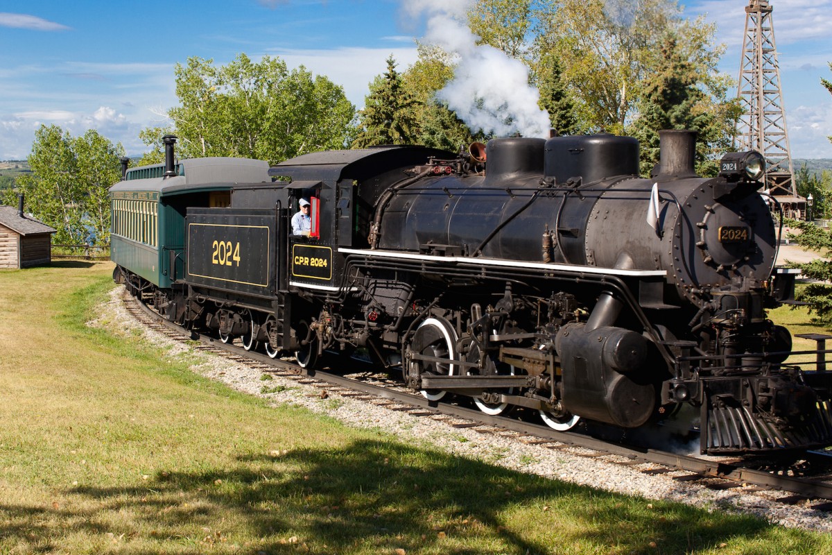 https://mdw-travel-data-us-east-1.s3.amazonaws.com/img/country/Canada/Heritage-Park-Historical-Village/img_04.jpg