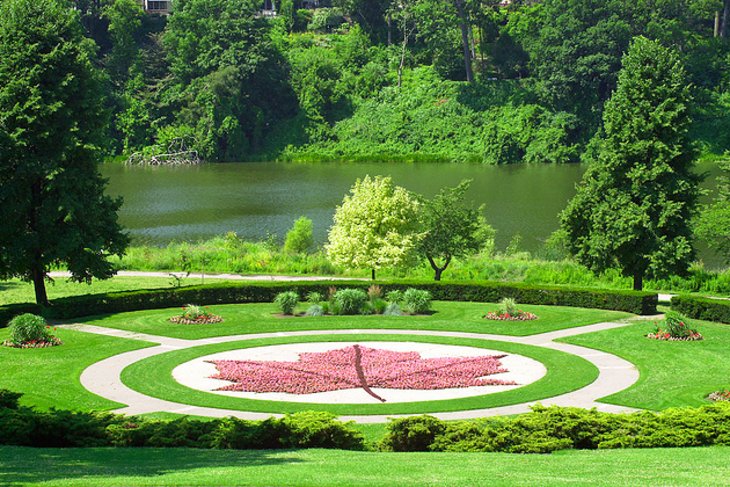 https://mdw-travel-data-us-east-1.s3.amazonaws.com/img/country/Canada/High-Park/img_01.jpg