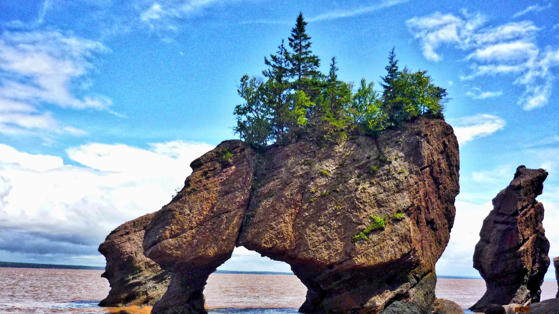 https://mdw-travel-data-us-east-1.s3.amazonaws.com/img/country/Canada/Hopewell-Rocks/img_02.jpg