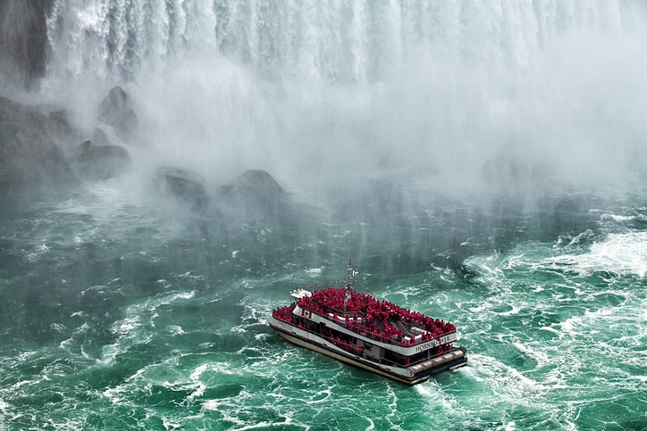 https://mdw-travel-data-us-east-1.s3.amazonaws.com/img/country/Canada/Hornblower-Niagara-Cruises/img_01.jpg