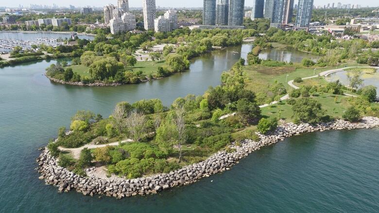 https://mdw-travel-data-us-east-1.s3.amazonaws.com/img/country/Canada/Humber-Bay-Park/img_02.jpg