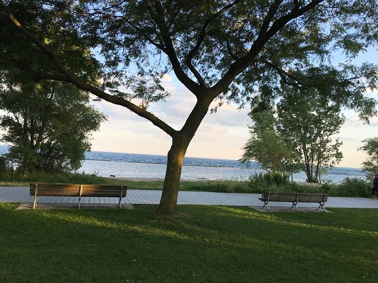 https://mdw-travel-data-us-east-1.s3.amazonaws.com/img/country/Canada/Humber-Bay-Park/img_03.jpg