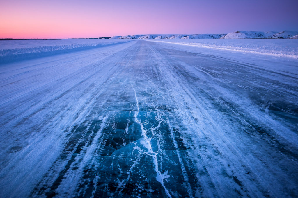 https://mdw-travel-data-us-east-1.s3.amazonaws.com/img/country/Canada/Ice-Road/img_05.jpg