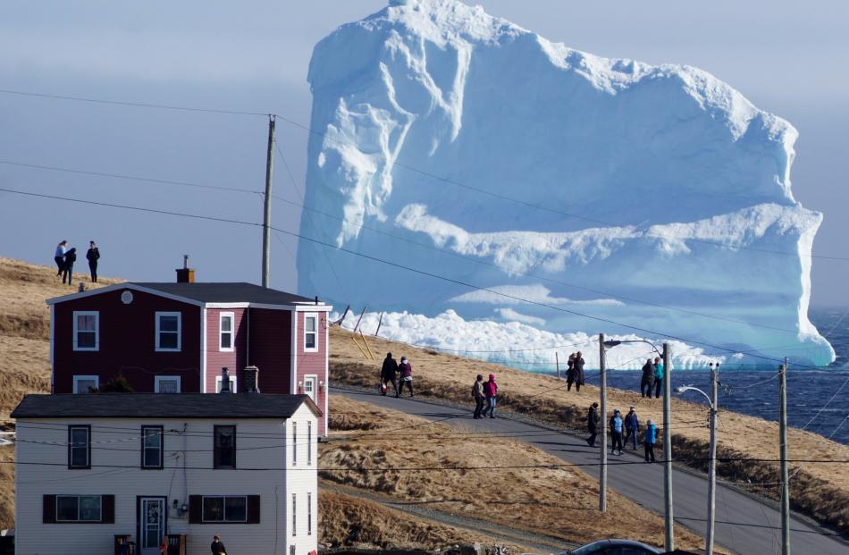 https://mdw-travel-data-us-east-1.s3.amazonaws.com/img/country/Canada/Iceberg-Alley/img_04.jpg