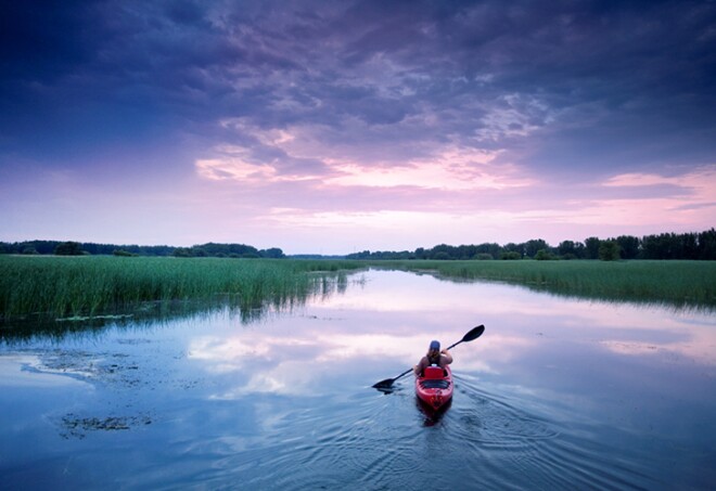 https://mdw-travel-data-us-east-1.s3.amazonaws.com/img/country/Canada/Iles-de-Boucherville-National-Park/img_03.jpg
