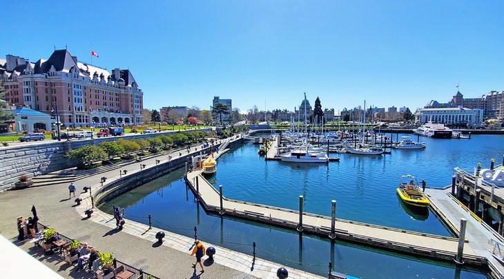 https://mdw-travel-data-us-east-1.s3.amazonaws.com/img/country/Canada/Inner-Harbour/img_02.jpg
