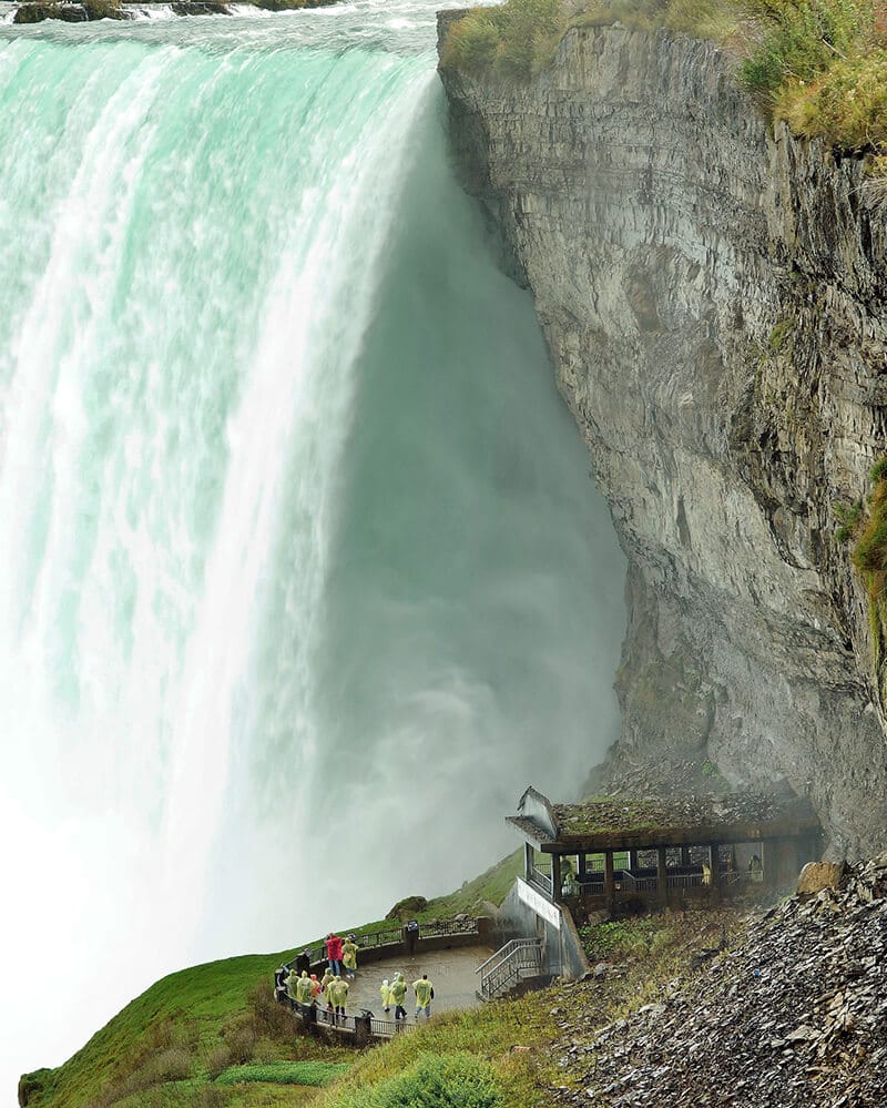 https://mdw-travel-data-us-east-1.s3.amazonaws.com/img/country/Canada/Journey-Behind-the-Falls/img_01.jpg