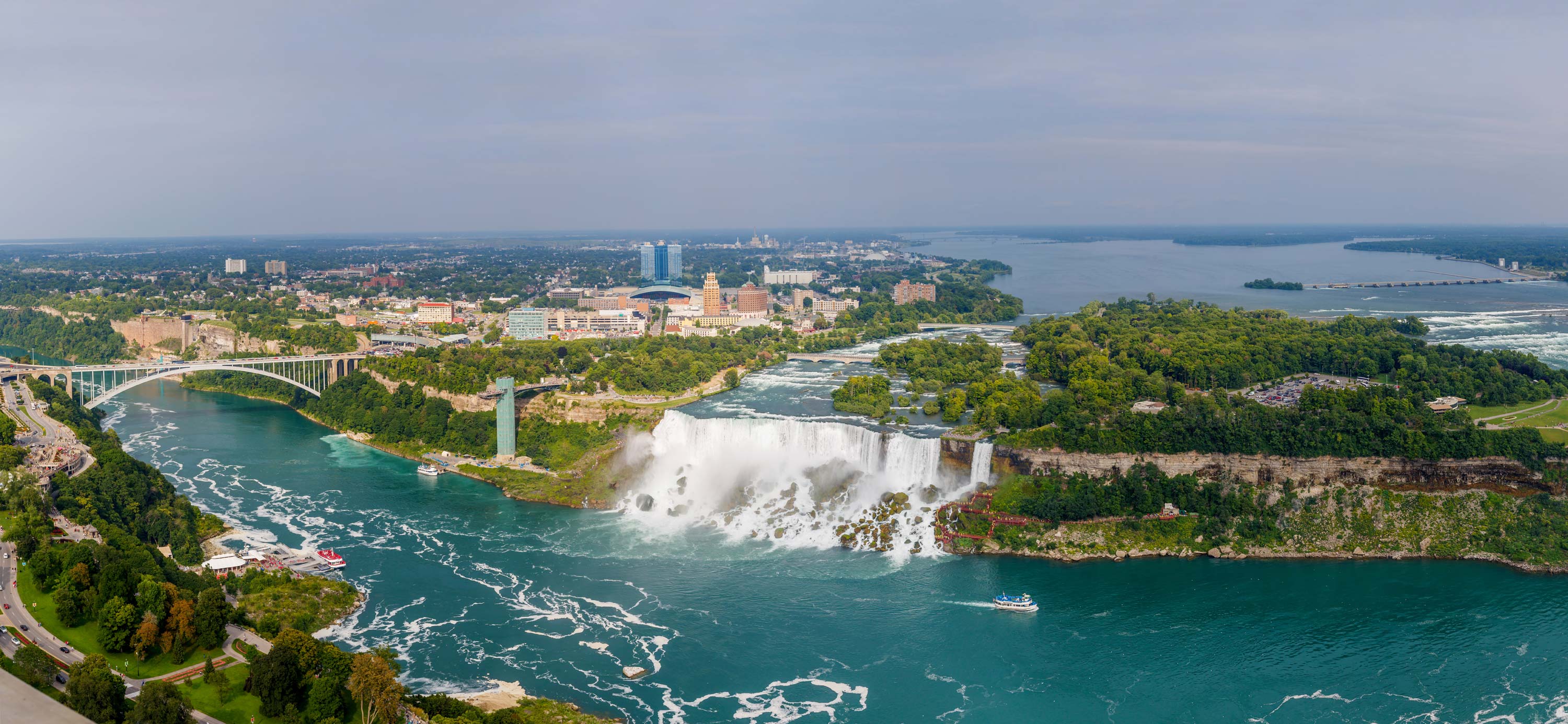 https://mdw-travel-data-us-east-1.s3.amazonaws.com/img/country/Canada/Journey-Behind-the-Falls/img_03.jpg