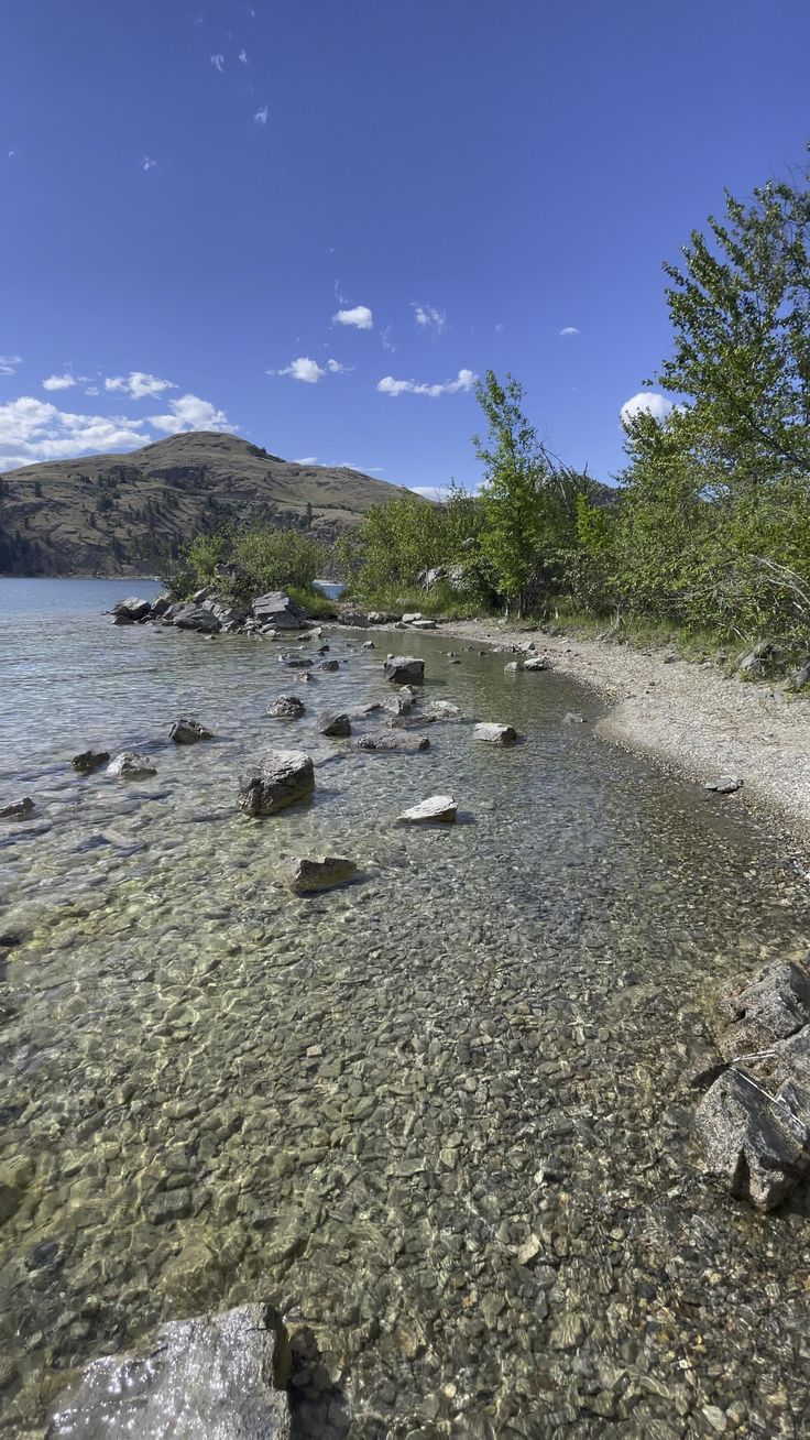 https://mdw-travel-data-us-east-1.s3.amazonaws.com/img/country/Canada/Kalamalka-Lake-Provincial-Park/img_05.jpg