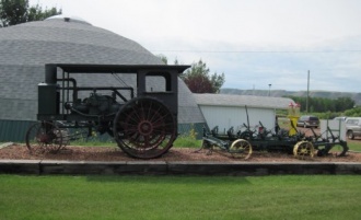 https://mdw-travel-data-us-east-1.s3.amazonaws.com/img/country/Canada/Kindersley-&-District-Plains-Museum/img_05.jpg