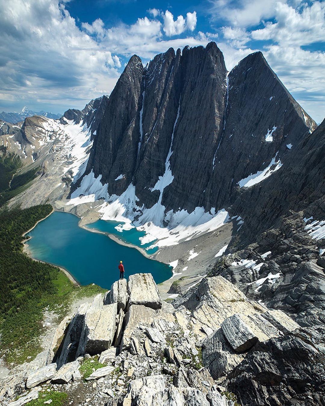 https://mdw-travel-data-us-east-1.s3.amazonaws.com/img/country/Canada/Kootenay-National-Park/img_05.jpg
