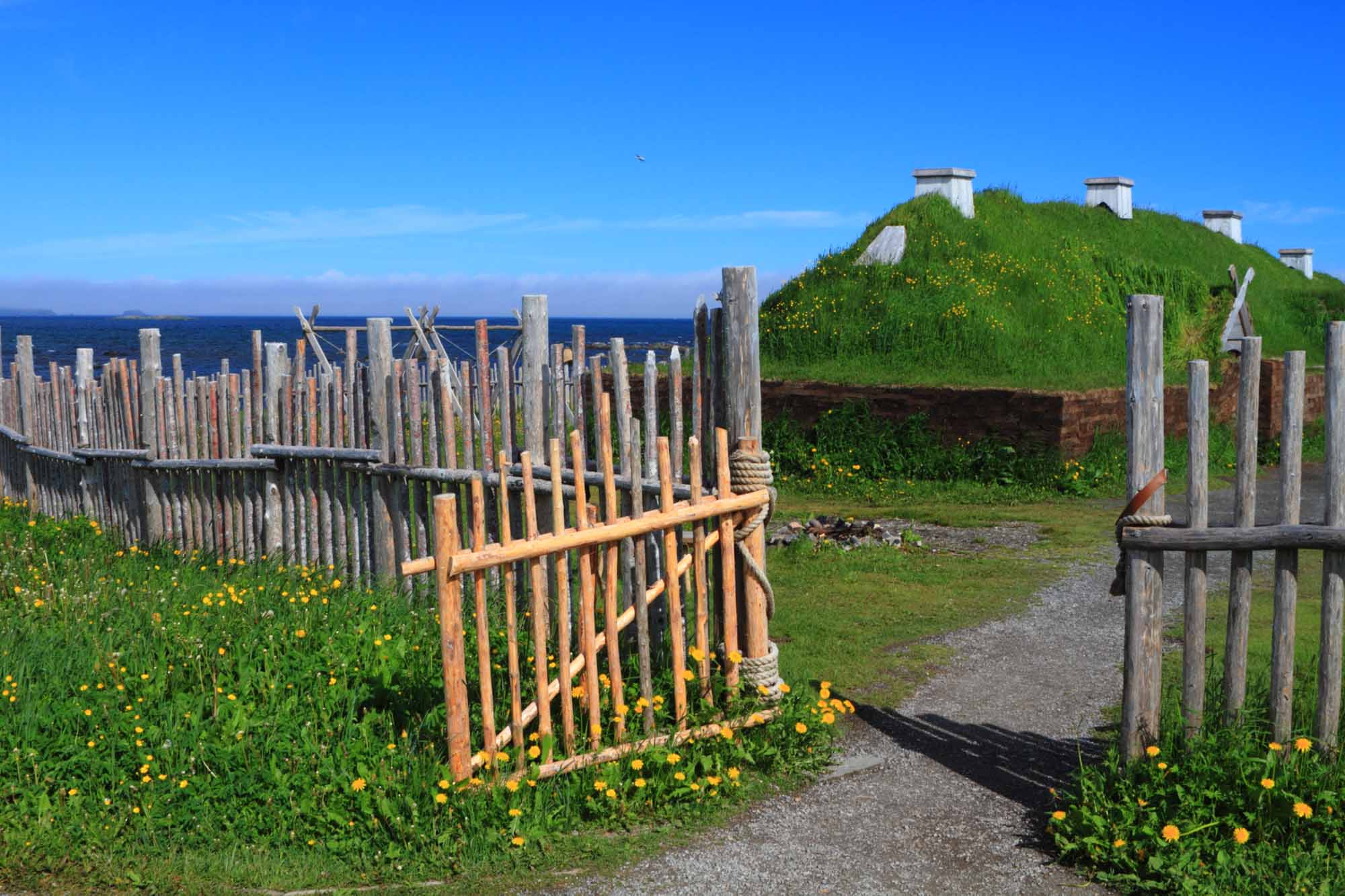 https://mdw-travel-data-us-east-1.s3.amazonaws.com/img/country/Canada/LAnse-aux-Meadows-National-Historic-Site/img_03.jpg