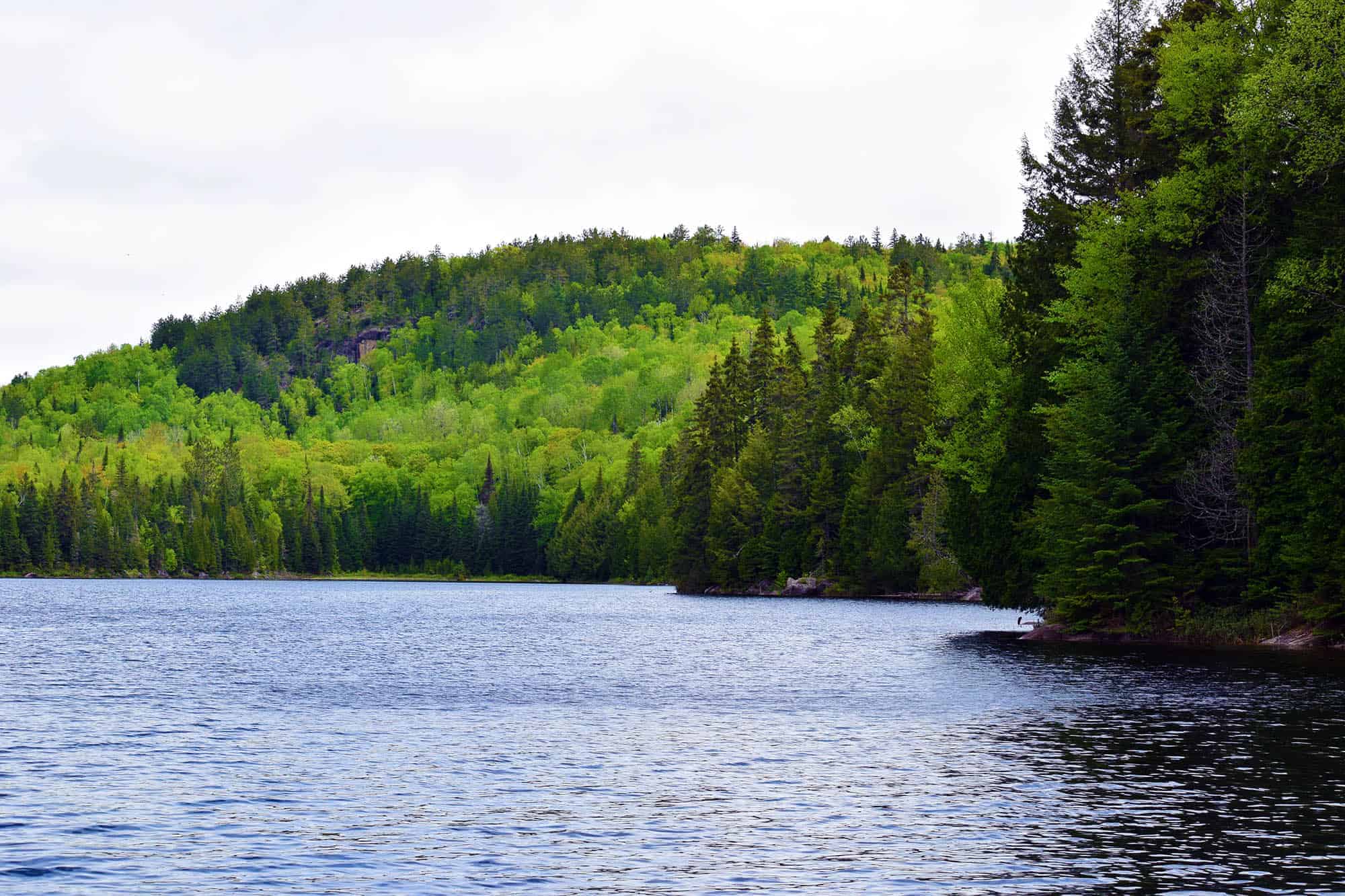 https://mdw-travel-data-us-east-1.s3.amazonaws.com/img/country/Canada/La-Mauricie-National-Park/img_01.jpg