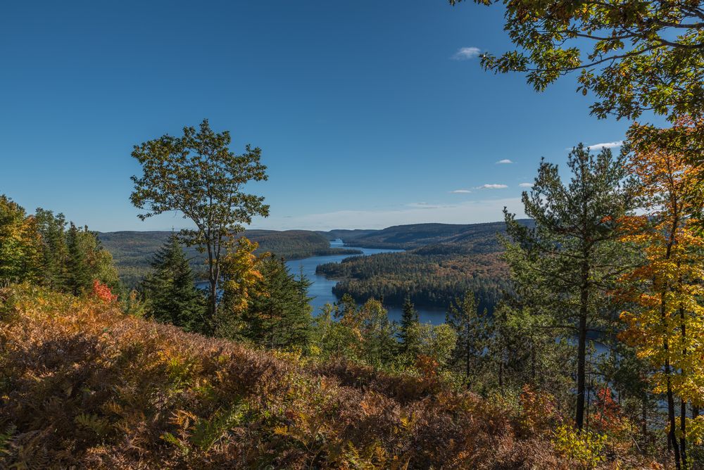 https://mdw-travel-data-us-east-1.s3.amazonaws.com/img/country/Canada/La-Mauricie-National-Park/img_03.jpg
