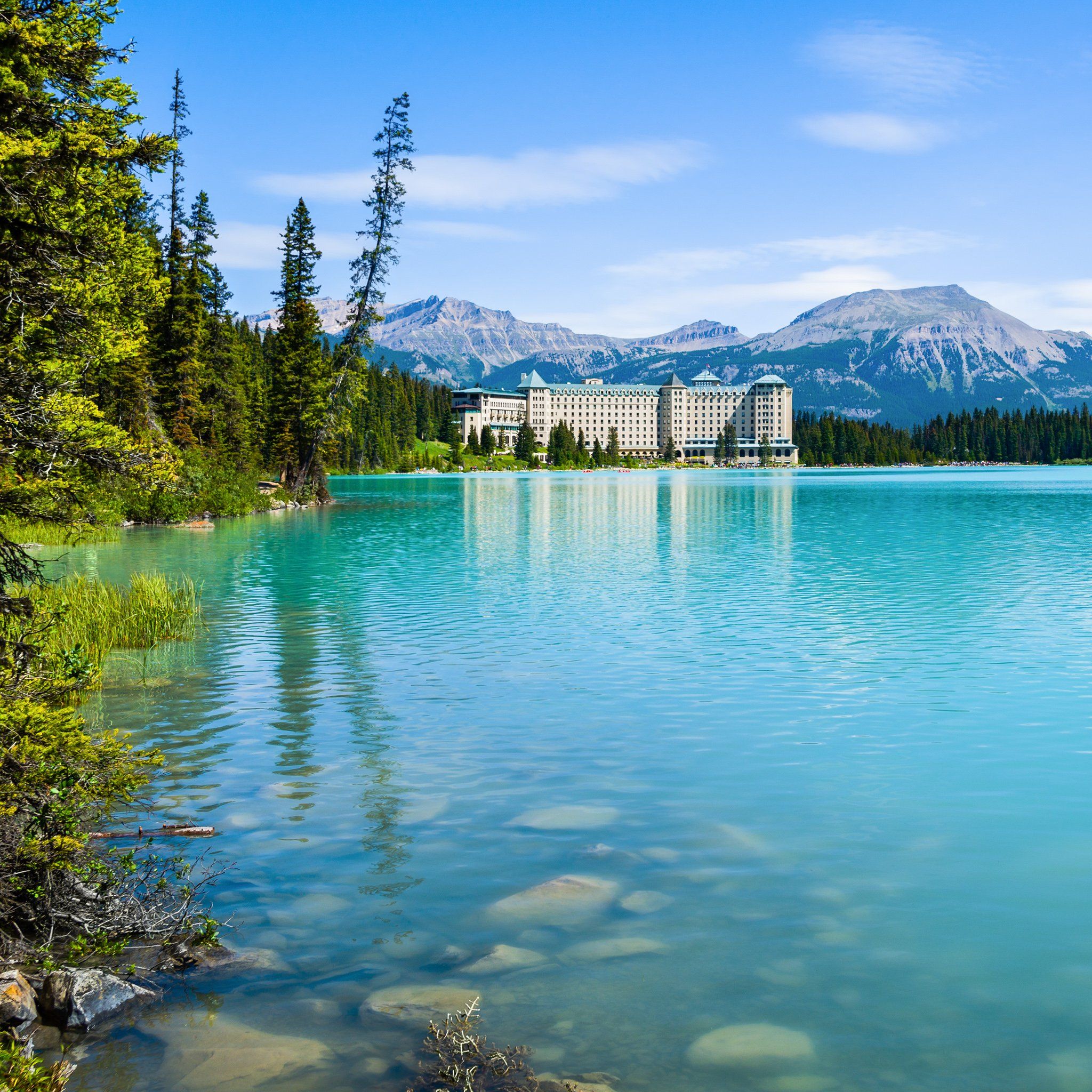 https://mdw-travel-data-us-east-1.s3.amazonaws.com/img/country/Canada/Lake-Louise/img_01.jpg