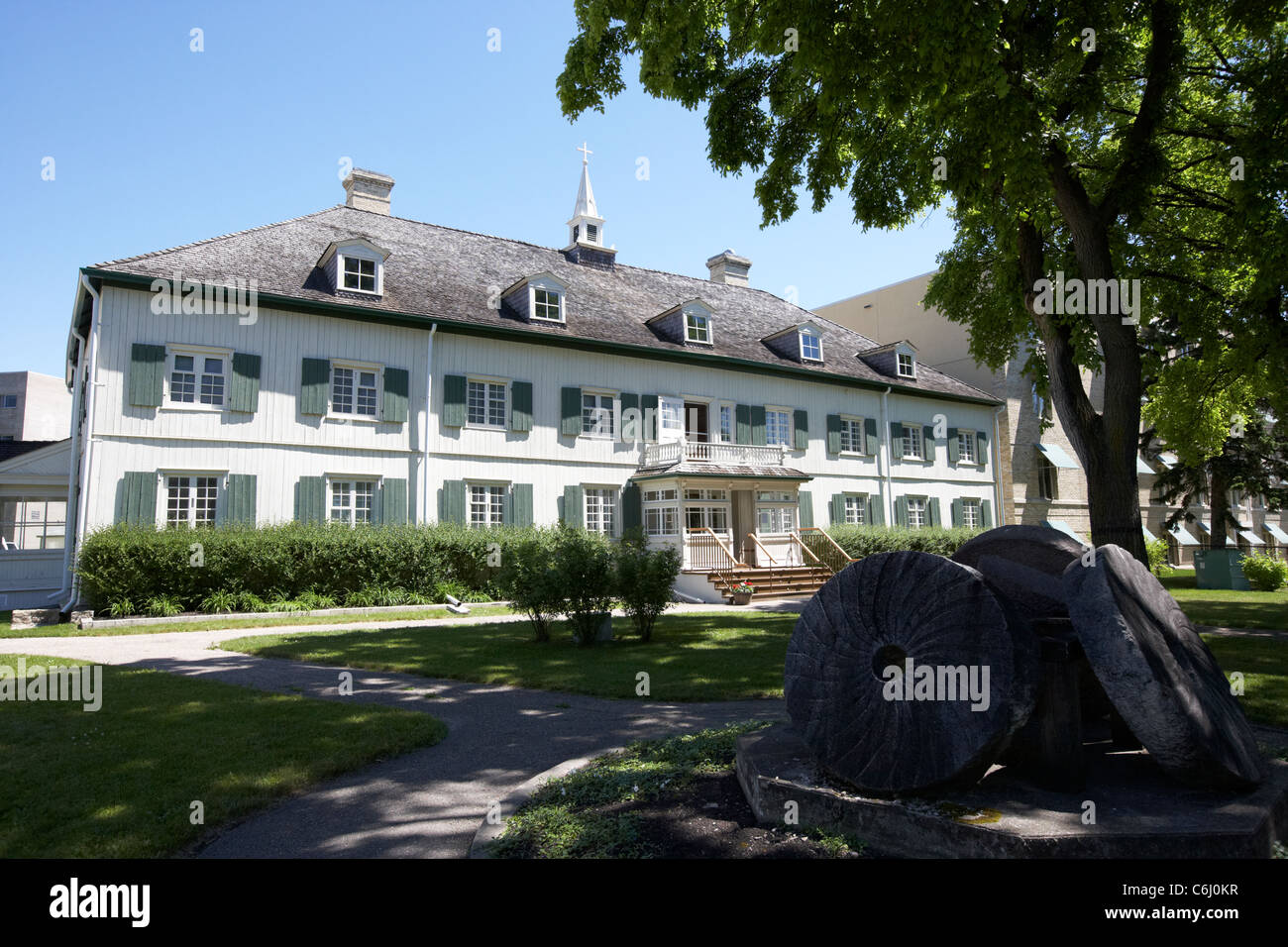 https://mdw-travel-data-us-east-1.s3.amazonaws.com/img/country/Canada/Le-Musee-de-Saint-Boniface-Museum/img_02.jpg