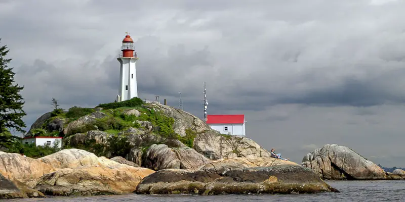 https://mdw-travel-data-us-east-1.s3.amazonaws.com/img/country/Canada/Lighthouse-Park/img_02.jpg