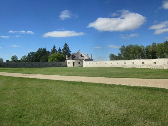 https://mdw-travel-data-us-east-1.s3.amazonaws.com/img/country/Canada/Lower-Fort-Garry-National-Historic-Site/img_02.jpg