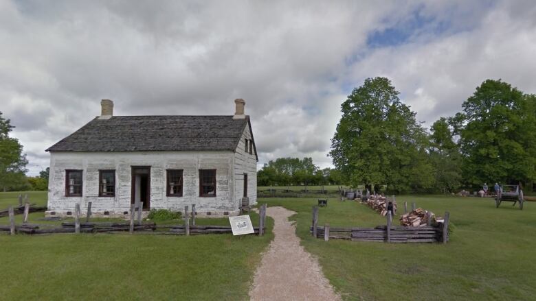 https://mdw-travel-data-us-east-1.s3.amazonaws.com/img/country/Canada/Lower-Fort-Garry-National-Historic-Site/img_03.jpg