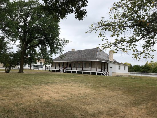 https://mdw-travel-data-us-east-1.s3.amazonaws.com/img/country/Canada/Lower-Fort-Garry-National-Historic-Site/img_04.jpg