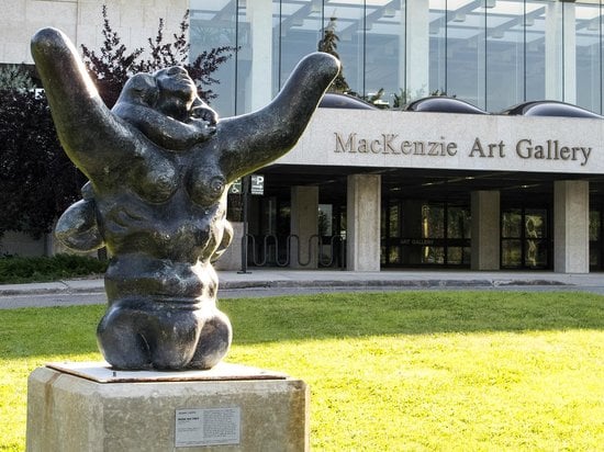 https://mdw-travel-data-us-east-1.s3.amazonaws.com/img/country/Canada/MacKenzie-Art-Gallery/img_03.jpg