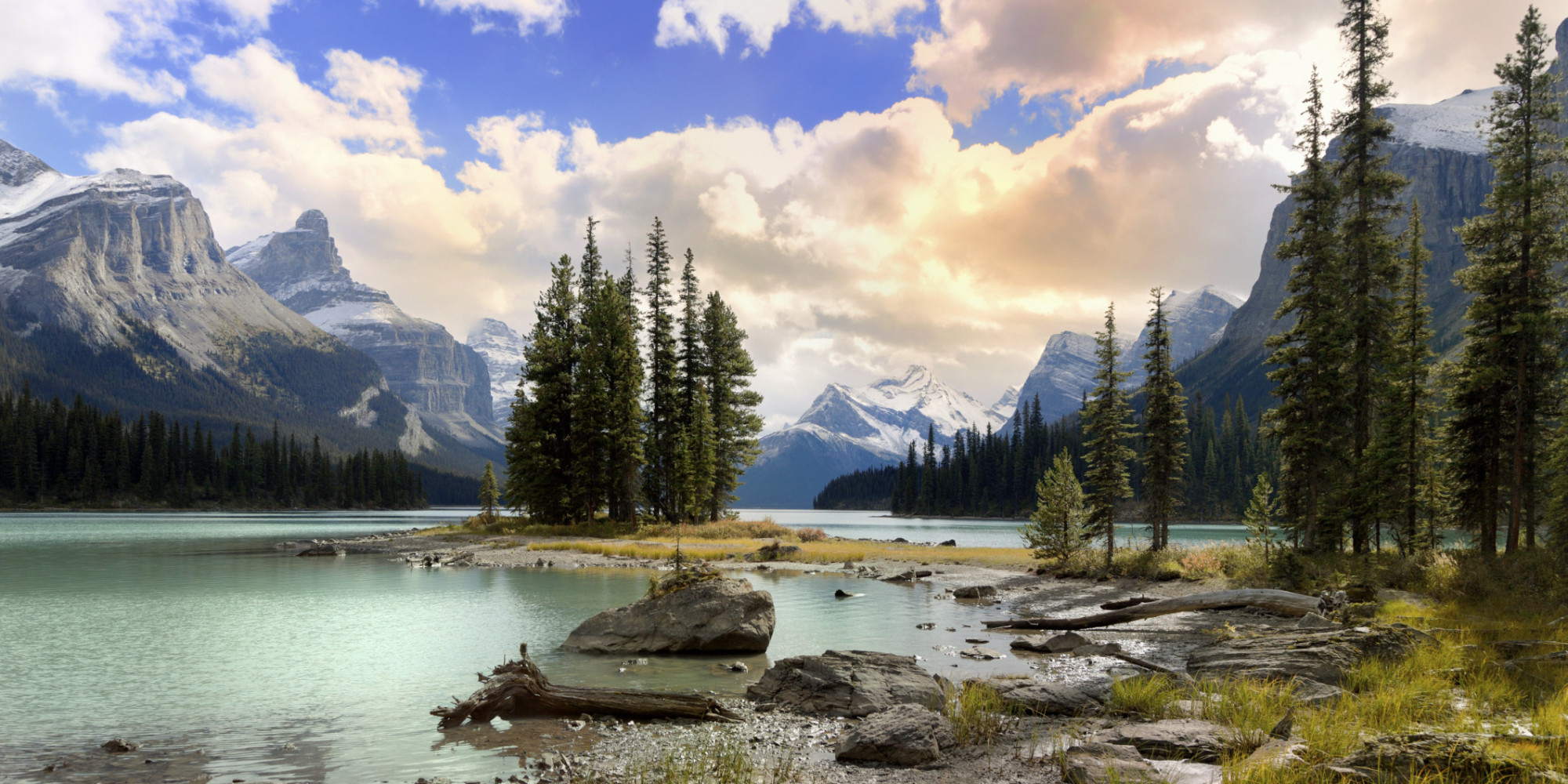 https://mdw-travel-data-us-east-1.s3.amazonaws.com/img/country/Canada/Maligne-Lake/img_02.jpg